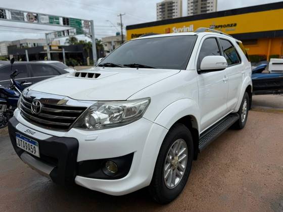 TOYOTA HILUX SW4 3.0 SRV 4X4 7 LUGARES 16V TURBO INTERCOOLER DIESEL 4P AUTOMÁTICO TOYOTA HILUX SW4 3.0 SRV 4X4 7 LUGARES 16V TURBO INTERCOOLER DIESEL 4P AUTOMÁTICO